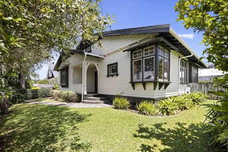 Photo of property in 32 Cutfield Road, New Plymouth, 4310