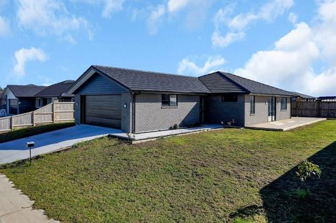 Photo of property in 12 Te Taniwha Road, One Tree Point, 0118