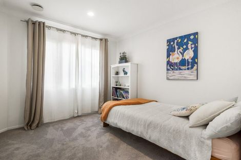 Photo of property in 2/8 Bundoran Way, Pinehill, Auckland, 0632