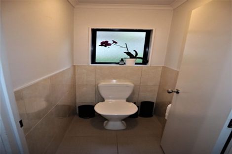 Photo of property in 10 Hinau Street, New Lynn, Auckland, 0600