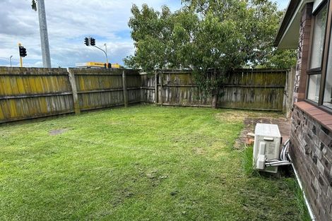 Photo of property in 1/2 Walter Strevens Drive, Conifer Grove, Takanini, 2112