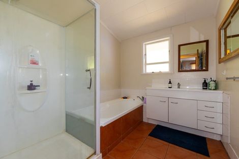 Photo of property in 72 Avondale Road, Taradale, Napier, 4112