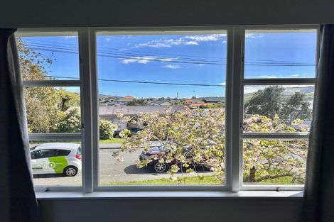 Photo of property in 21 Kahikatea Grove, Paparangi, Wellington, 6037