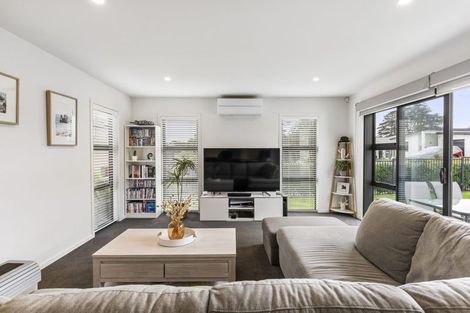 Photo of property in 11 Sauterne Road, Kumeu, 0810