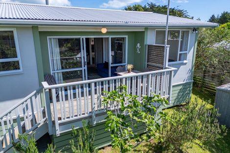 Photo of property in 3 Arthur Street, Waikawa Beach, Manakau, 5573