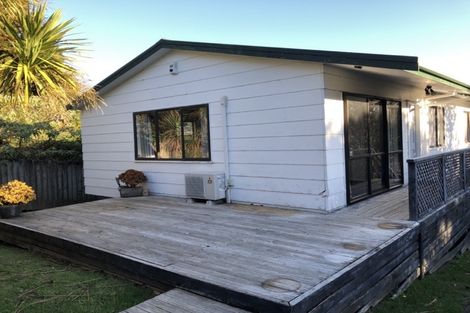 Photo of property in 13 Craigbank Avenue, New Lynn, Auckland, 0600