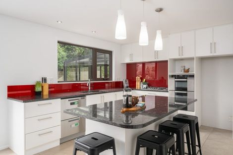 Photo of property in 28 Greyfriars Crescent, Tawa, Wellington, 5028