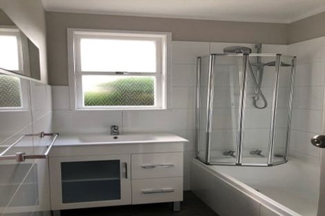 Photo of property in 30 Convair Crescent, Mangere, Auckland, 2022