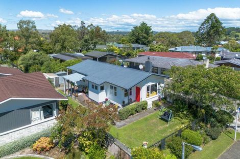 Photo of property in 5 Limbrick Street, Waipawa, 4210