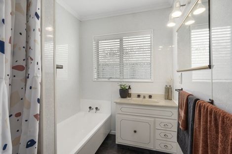 Photo of property in 3 Union Street, Merrilands, New Plymouth, 4312