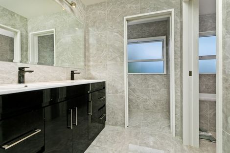 Photo of property in 28 Shah Place, Glen Eden, Auckland, 0602