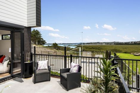 Photo of property in 13/10 Ngaroma House Drive, Hobsonville, Auckland, 0616