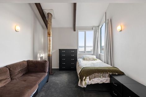 Photo of property in 5 Rangiuru Road, Mahina Bay, Lower Hutt, 5013