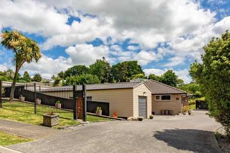 Photo of property in 16 Gavinike Place, Waimauku, 0812