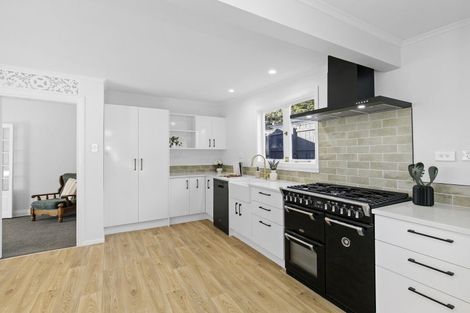 Photo of property in 48 Kamahi Street, Stokes Valley, Lower Hutt, 5019