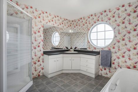 Photo of property in 15 Wood Street, Greytown, 5712