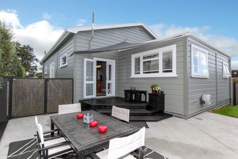Photo of property in 31 Wallace Place, Westown, New Plymouth, 4310