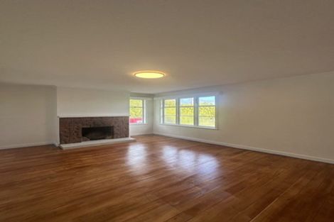 Photo of property in 479 Waitakere Road, Taupaki, Henderson, 0782