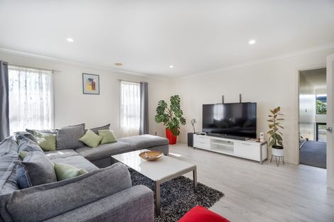 Photo of property in 42 Tongariro Drive, Aotea, Porirua, 5024