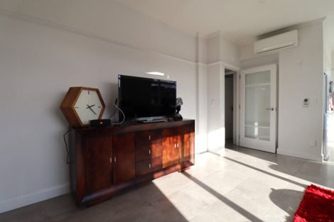 Photo of property in Fountain Court Flats, 48 Oriental Parade, Oriental Bay, Wellington, 6011