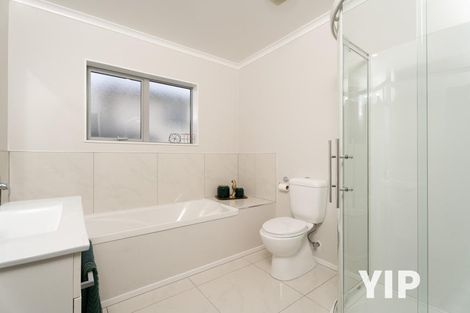 Photo of property in 16 Havana Rise, Grenada Village, Wellington, 6037