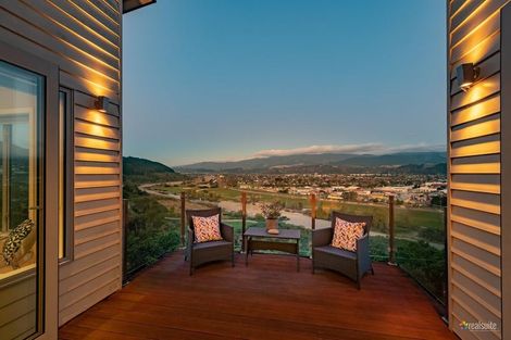 Photo of property in 25a Riverstone Drive, Riverstone Terraces, Upper Hutt, 5018