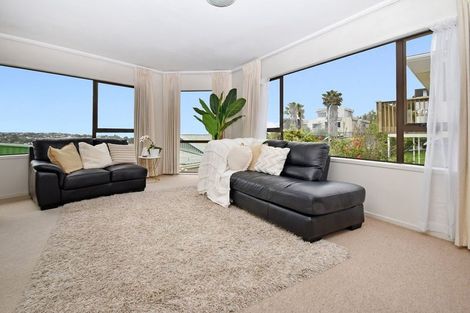 Photo of property in 4a Tower Hill, Stanmore Bay, Whangaparaoa, 0930