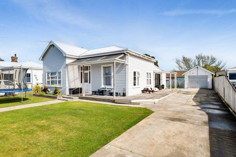 Photo of property in 15 York Street, Eltham, 4322