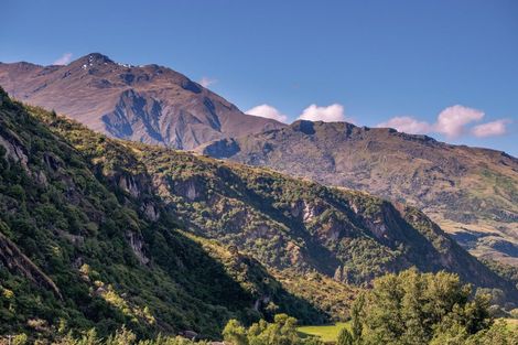 Photo of property in 16 Emerald Bluffs Lane, Glendhu Bay, Wanaka, 9382