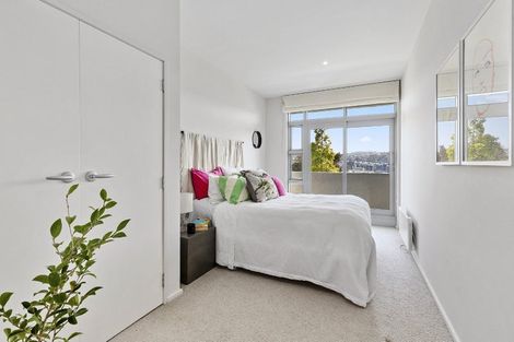 Photo of property in Beauport Apartments, 30u2 The Crescent, Roseneath, Wellington, 6011