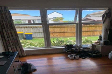 Photo of property in 15 Karamu Street, Te Atatu Peninsula, Auckland, 0610