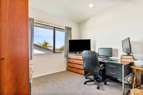 Photo of property in 41a Luckens Road, West Harbour, Auckland, 0618