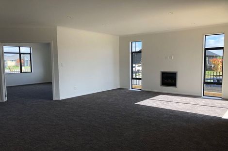 Photo of property in 12 Kaaka Street, Cambridge, 3434