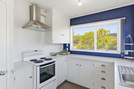 Photo of property in 2 Cypress Grove, Paraparaumu, 5032