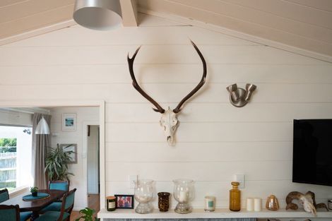 Photo of property in 13 Thurleigh Grove, Karori, Wellington, 6012