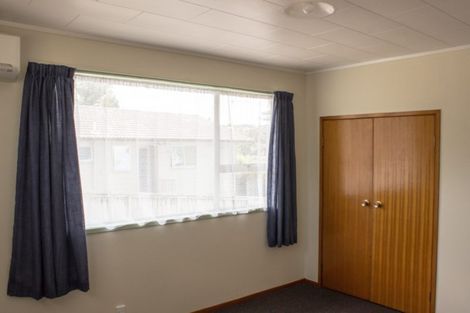 Photo of property in 27 Pipitea Place, Massey, Auckland, 0614