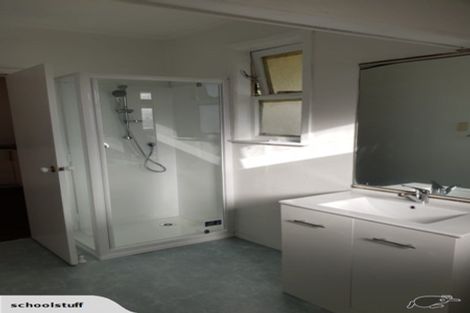 Photo of property in 6 Kaponga Crescent, New Lynn, Auckland, 0600