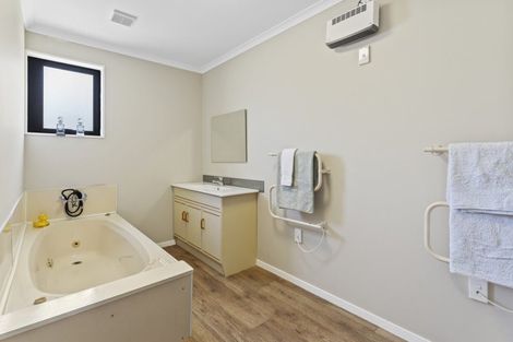 Photo of property in 32 Langdale Avenue, Paraparaumu, 5032