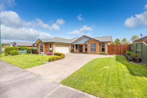 Photo of property in 17 Whitford Place, Rototuna North, Hamilton, 3210