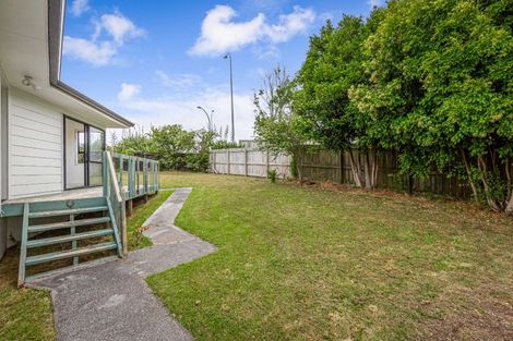 Photo of property in 22 Landsdale Place, Massey, Auckland, 0614