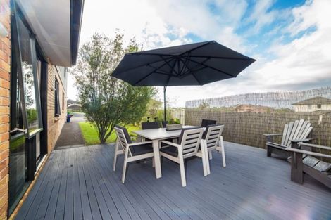 Photo of property in 17 Gordon Stanley Drive, Massey, Auckland, 0614