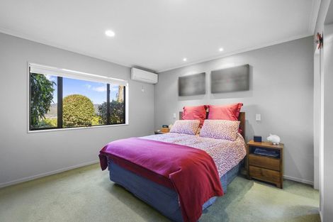 Photo of property in 17 Garrett Place, Riverstone Terraces, Upper Hutt, 5018