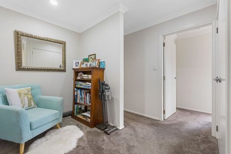 Photo of property in 7a Caledonia Place, Highlands Park, New Plymouth, 4312