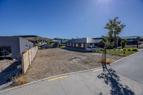 Photo of property in 8 Dow Close, Wanaka, 9305