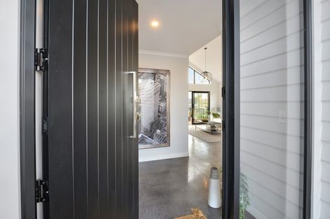 Photo of property in 38 Vinistra Road, Kumeu, 0810