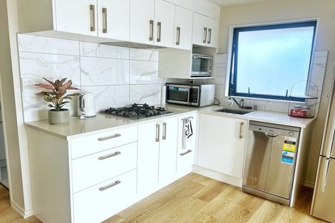 Photo of property in 8 Barbados Drive, Unsworth Heights, Auckland, 0632