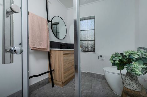 Photo of property in 1/4227 Great North Road, Glendene, Auckland, 0602