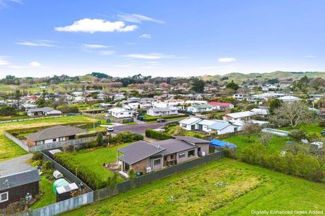Photo of property in 8 Latham Stubbs Crescent, Waipawa, 4210