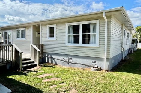 Photo of property in 9 Gloria Avenue, Te Atatu Peninsula, Auckland, 0610