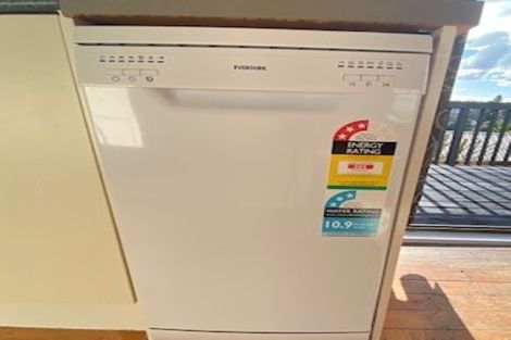 Photo of property in 14 Lanigan Street, Birkdale, Auckland, 0626